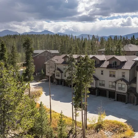 Cozy Pet & Family-Friendly Condo Near Winter Park•Heated Garage•Trails•Sleeps 6