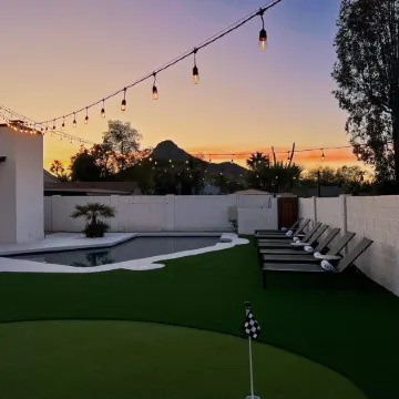 Modern 3 bedroom with heated pool and mountain view