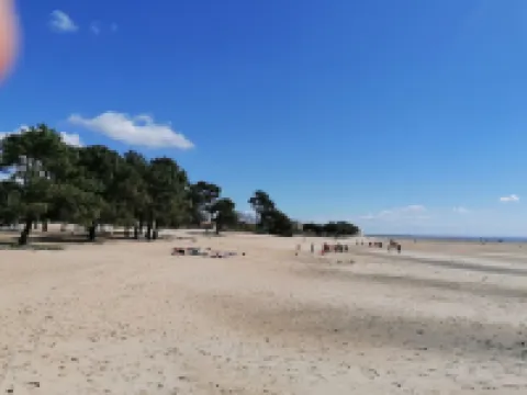 Beautiful fully renovated villa, cycle track 50 m'away, beach 2 mins away, 4 bedrooms.