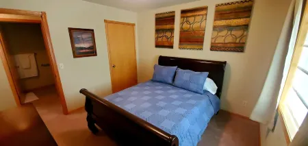 Townhouse in a quiet culdesac, easy access to all Black Hills area attractions.