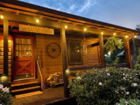 Wind Song: Charming Log Cabin In a Private Neighborhood. 10 Min From Downtown BR