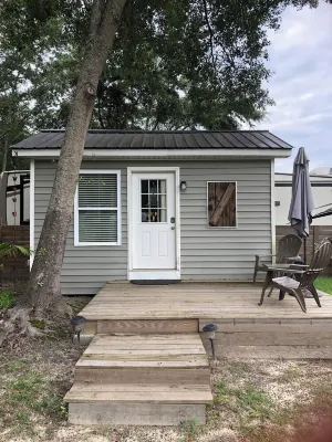Cozy Farmhouse Suite On 10 Acres!