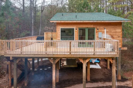 Romantic Escape in the Treetops w/ Outdoor Shower, Hot tub, & Firepit!