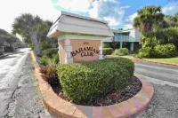 Townhouse Sleeps 6 across street from Beach! Swimming Pool & Clubhouse!