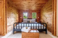 Heaven on earth, secluded, cozy, & romantic getaway cabin in the woods- central Hotels near Smoky Mountain Ziplines