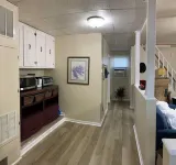 2-bedroom Carriage House in downtown Topeka - AC  high speed Wi-Fi & parking