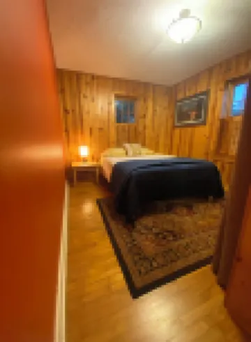 Cozy, country-feel, private, close to everything, for family & friends to gather