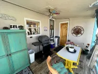 Middle of town lodge style cottage