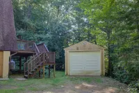 Cozy A-frame Cabin- Walk to Hills pond/Sunset lake- 20 mins to gunstock