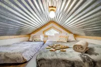 2 Cozy Cabins with Giant Hot Tub, Fire Pits, Fishing, Hiking and more