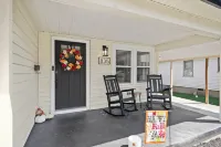 Charming 2-bedroom house with Great kitchen space in Madisonville.