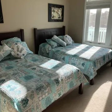 Stunning Top Floor Views of The Steinhatchee River with Private Boat Slip /Pool!