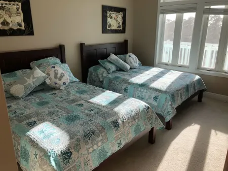 Stunning Top Floor Views of The Steinhatchee River with Private Boat Slip /Pool!