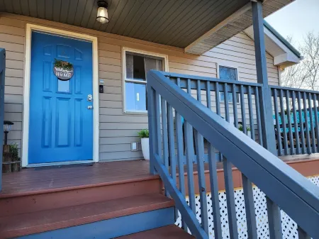 Cozy House On The HILL 10 Min from Ft. Leonard Wood Отели в г. Пуласки