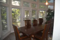 Large Mediterranean pool, river, basketball, sleeps 26, 8 bedrooms