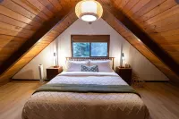 Fern Grove Cabin - Riverfront, Mountain views, Hot tub, Fire pit, Pet-friendly