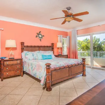 Beach House, Waterfront, Sombrero Beach, Florida Keys Rental, Private Pool, Dock