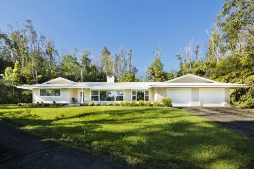 Parklike 4 bedroom AnthuriumHouse, 3+ acres, peaceful, gated, convenient