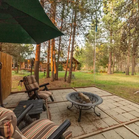 Cascade Basecamp, Fully Fenced/Hot Tub/Pet Friendly!