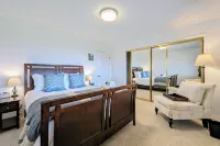 Red Hills Vacation ~ Three Bedroom Guest Suite with a Private Hot Tub and Sauna