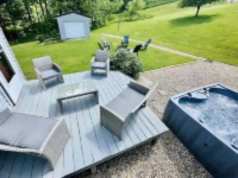 Cozy home in the heart of Hocking Hills * with Hot Tub * 馬裏恩酒店