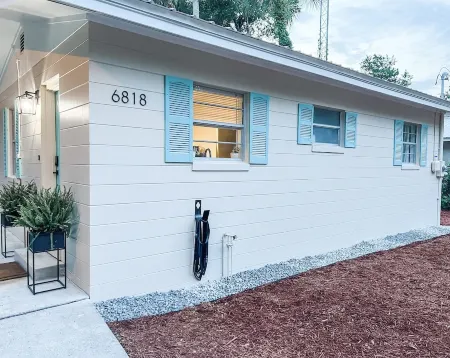 Waterfront home in Old Homossassa w/ hot tub and kayaks 🎣 Отели рядом с достопримечательностью «Get Up and Go Kayaking - The Chaz»