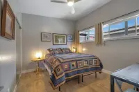 Roost n’ Relax - A/C, near the Beach, firepit 출라비스타 호텔