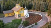 Gorgeous Home and Property Located Just 30 Minutes From Glacier National Park Hôtels à : 