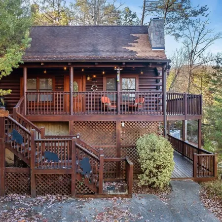 Cozy Cabin in the Hills. Hot Tub, Views, Pool Table, Pet Friendly and Much More