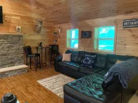 Beautiful cabin 11 miles from Beaver Stadium.  Enjoy an unplugged PSU weekend.