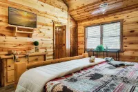 Welcome to Bearly Believable! Incredible views & rock-star amenities await you! Hotels near Autrey's Antiques & Ideas