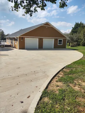 WIDE OPEN! 4 BEDS $189 With MOUNTAIN VIEWS,PET FRIENDLY on 4 ACRES! Отели рядом с достопримечательностью «Зоопарк Рейнфорест Адвенчерс»