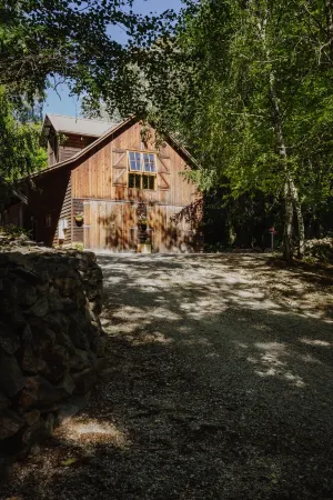 A bespoke romantic retreat in the heart of the high country, breakfast included.