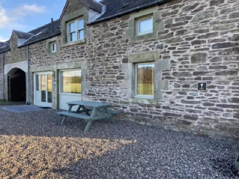 Cottage apartment in a rural setting. Hotel berhampiran Dunblane New Golf Club