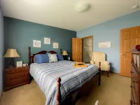 Vacation Delight-Two blocks from boat launch, park, beach and popular Newman St.