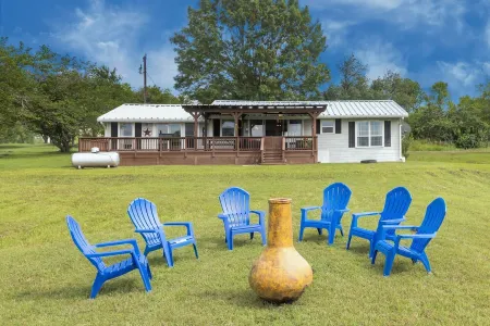 Charming Lake Front Home Fishing Dock Fire Pit Kayaks