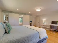 Cape Home w/Oceanview, Roof Deck Pool & Hot Tub Hotels in Wellfleet