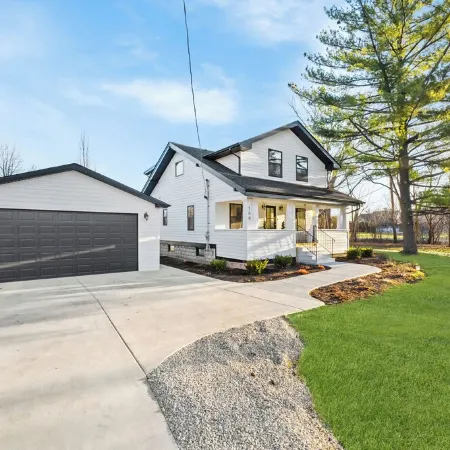 French Country Cottage in lovely Glen Ellyn!