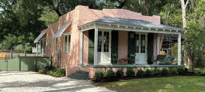 Charming Coastal Cottage in Fairhope, steps away from Mobile Bay Hotels in Fairhope