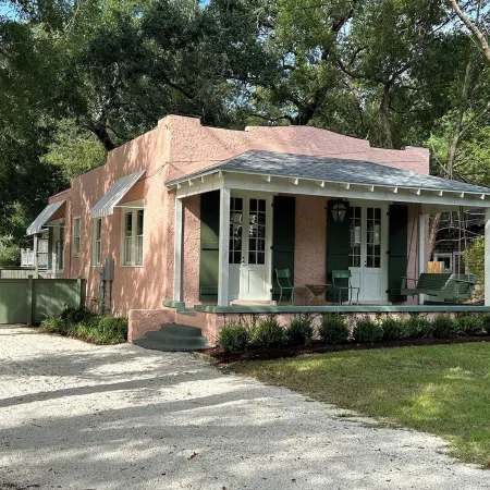 Charming Coastal Cottage in Fairhope, steps away from Mobile Bay