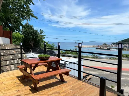 Samcheok Sicily Pension Отели рядом с достопримечательностью «Jangho Port»