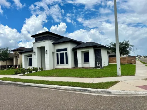 3-bedroom home with awesome amenities!