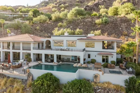 Mansion on the Mountain! Spectacular Views of Camelback Mountain Отели рядом с достопримечательностью «Mountain Shadows Resort Scottsdale»