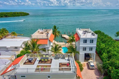 Iykyk Wtf! Elevator~Tiki Bar~Boat Slip on Site! Moon Deck/Pool~Gulf Front Baby!!