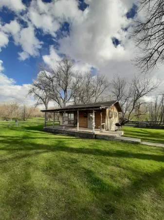 Deer Creek Pony Express Cabin Отели в г. Гленрок