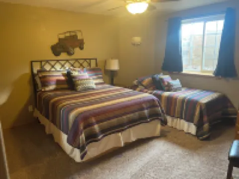 7 Bedroom Spacious Lead Home with Game Room and Hot Tub Hotels in Lead