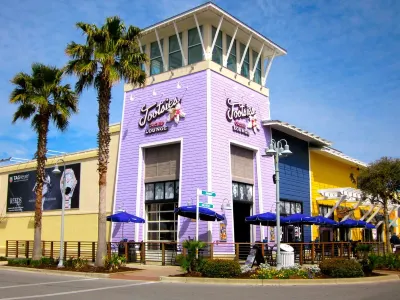 TOTALLY BEACHIN' - BEACHES OPEN! BOOK NOW! STEPS TO SHOPS, BEACH, POOL! Hotels near Pier Park