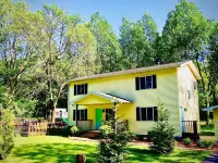 Devil's Lake Cottage - Family Friendly a block from State Park Entrance! Skiing Hotels near Devil's Lake Pet Swim Area