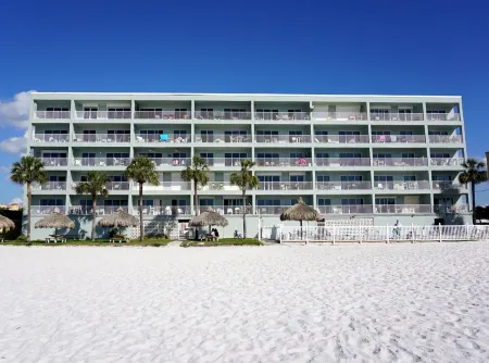 Luxurious Penthouse Oasis - Direct Beachfront/Oceanfront - 2 Parking Spots!!!