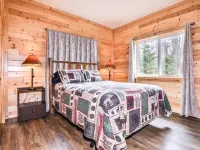 Luxury Eagle River Chain Home- Trail access, Free Firewood, & High Speed WIFI! Hotels in Washington